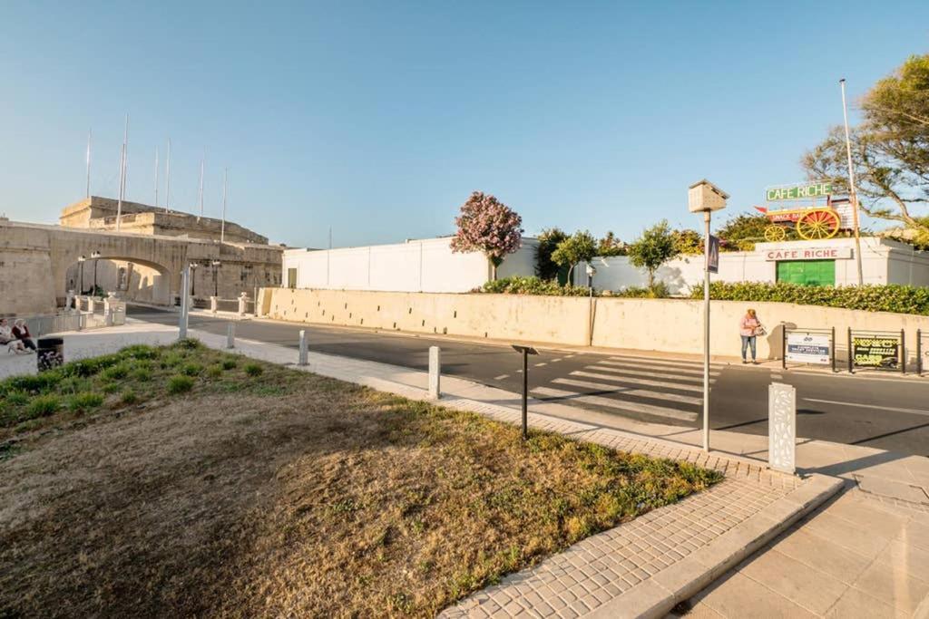 Vittoriosa' Seafront 2 Bed Highly Furnished Apartment Exterior foto